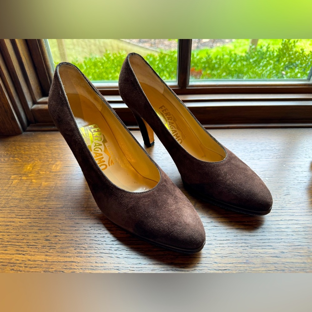 Vintage Salvatore Ferragamo dark brown suede heels size 7.5